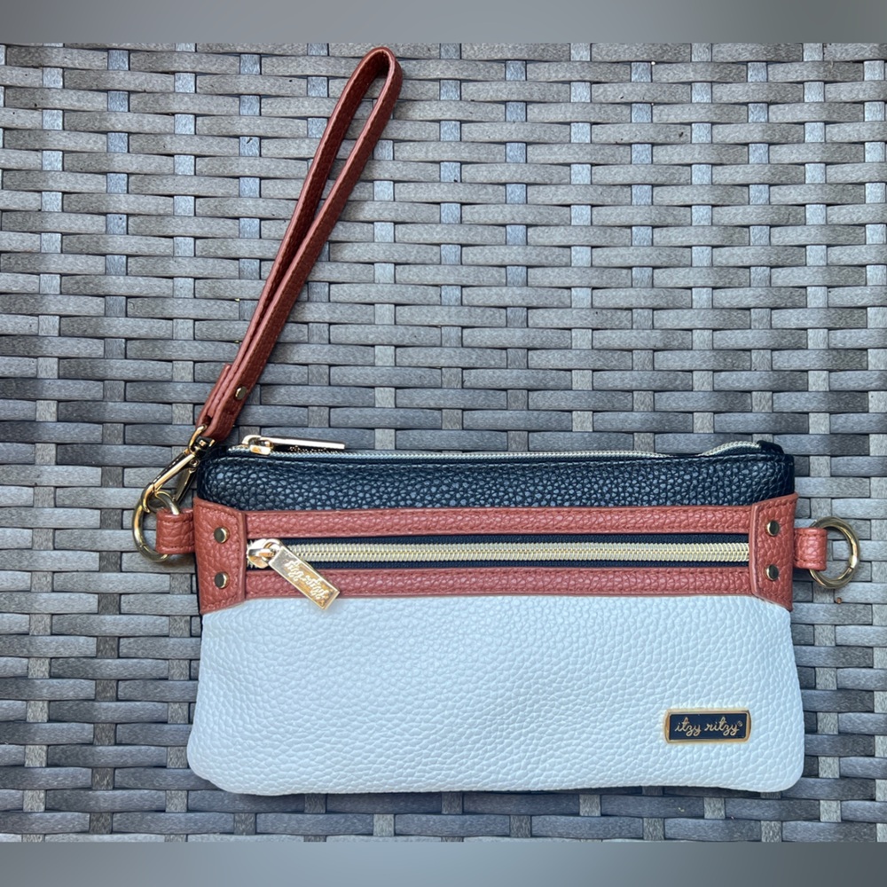Itzy Ritzy Boss Pouch™ Wallet